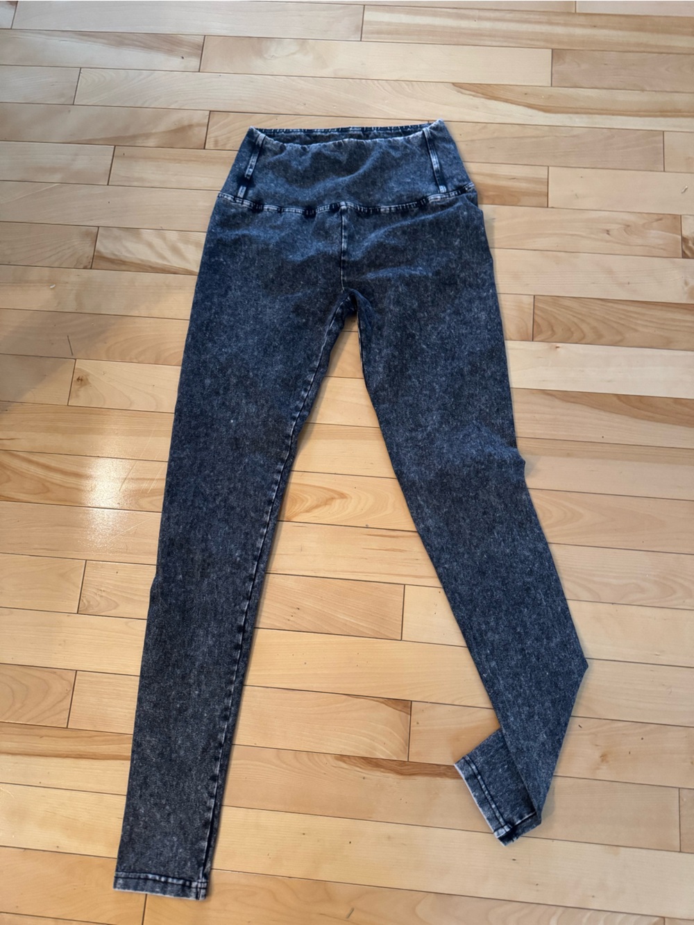 High-Waist Black Acid Wash leggings